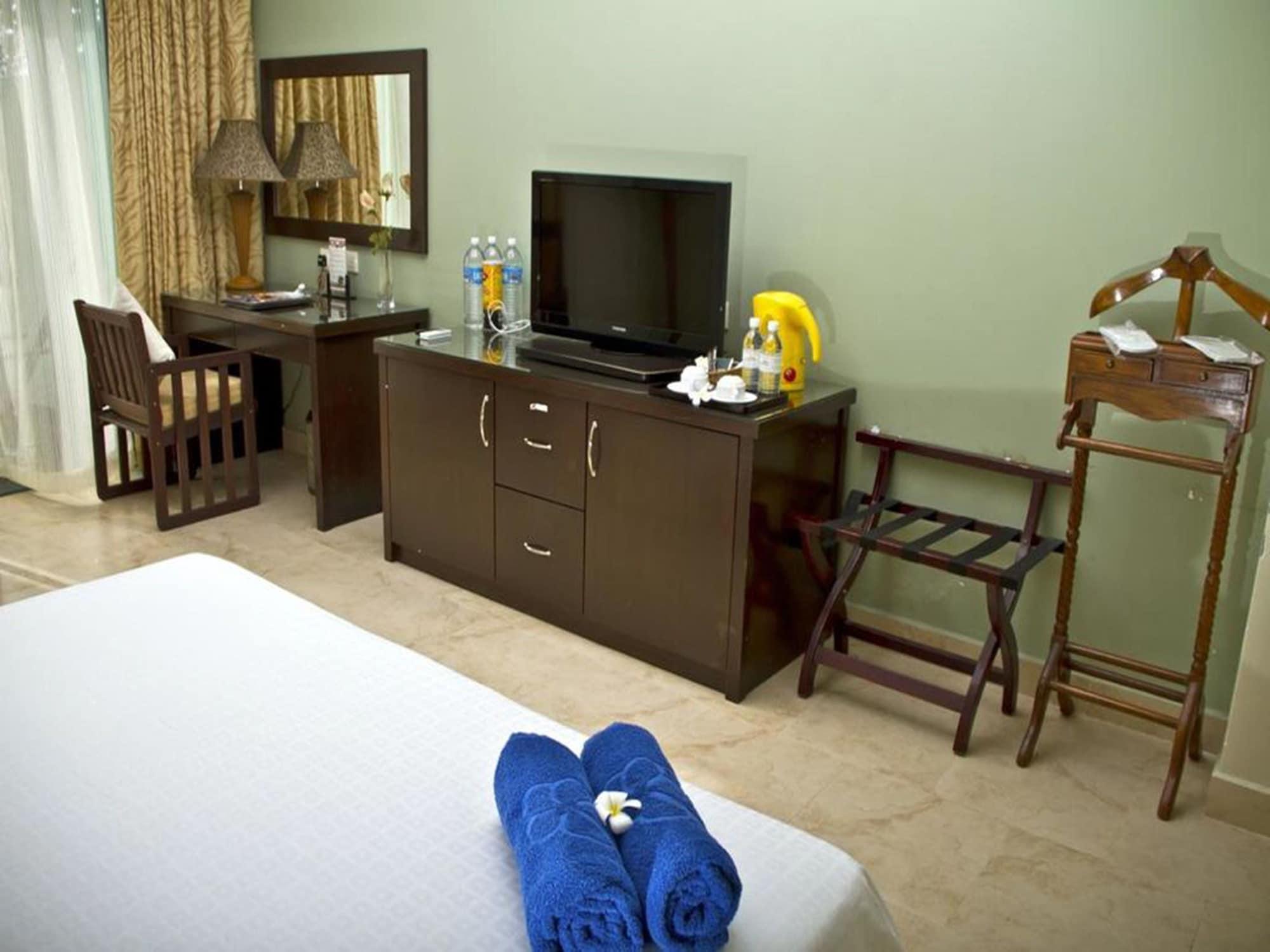 Beringgis Beach Resort & Spa Papar Exterior foto