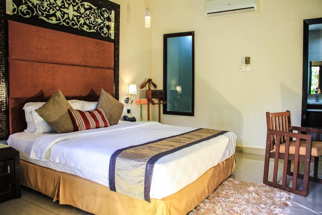 Beringgis Beach Resort & Spa Papar Exterior foto